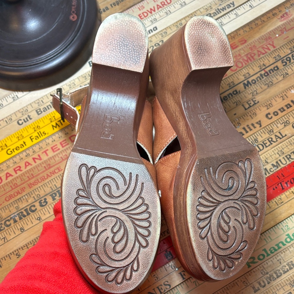 b.o.c. Tan Leather Women's Mules - Picture 8 of 8